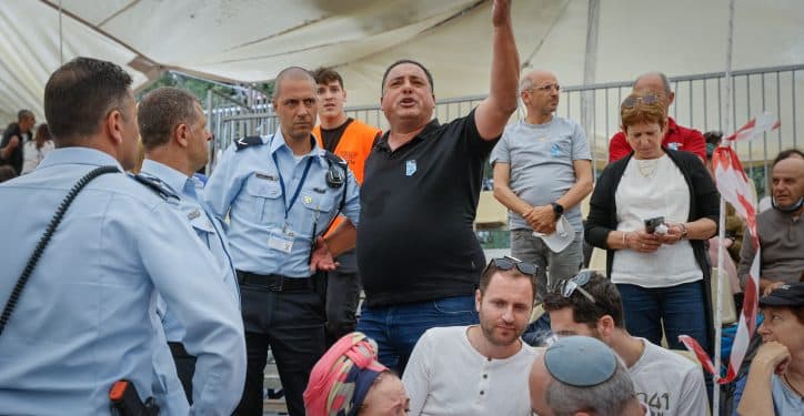 Bennett pris à partie lors de la cérémonie sur le Mont Herzl