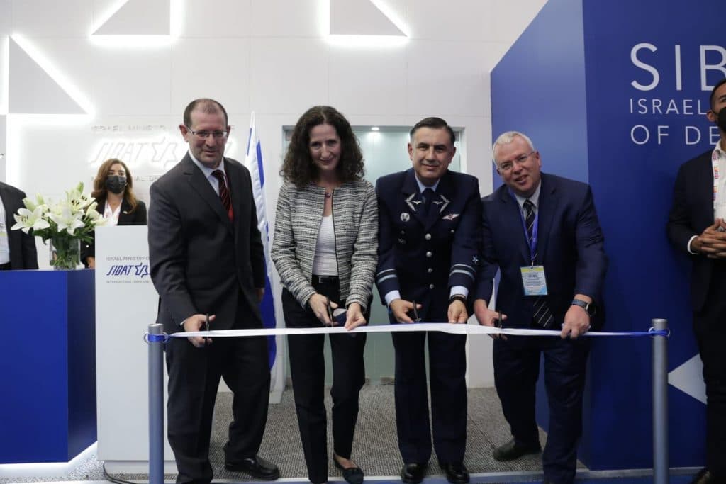 Un stand israélien au salon de l'aérospatial, de la défense et de la sécurité au Chili