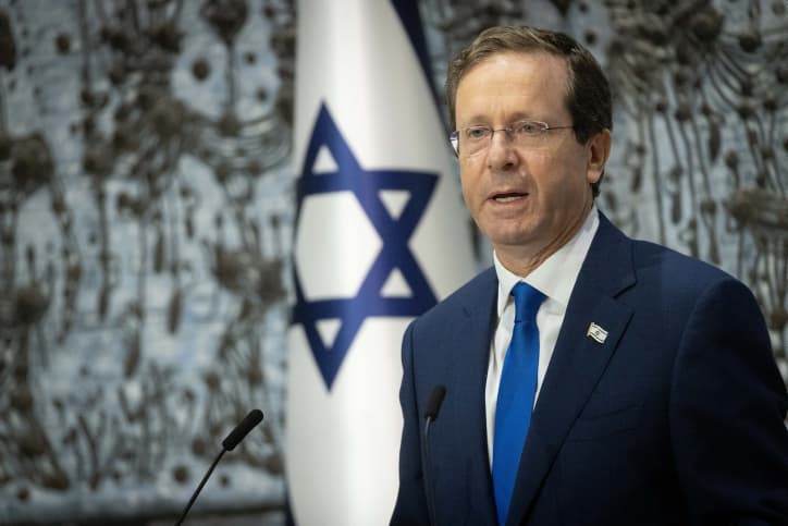 Le président Herzog invite officiellement le roi du Maroc