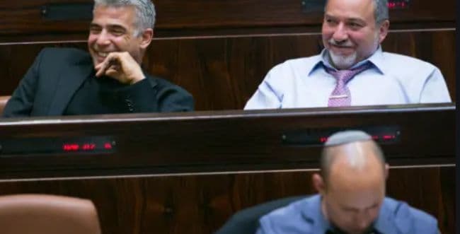 Incitation contre les orthodoxes : Benett lance un appel à Lapid et Lieberman