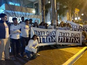 Yoaz Hendel montre son embarras