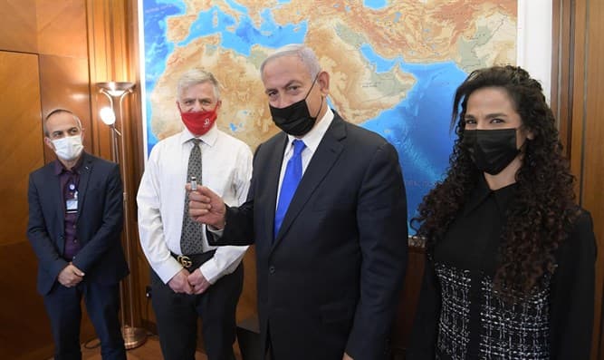 Médicament contre le Corona : Binyamin Netanyahou félicite les chercheurs israéliens