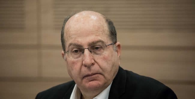 Famille endeuillées: les critiques contre Moshé Yaalon se multiplient