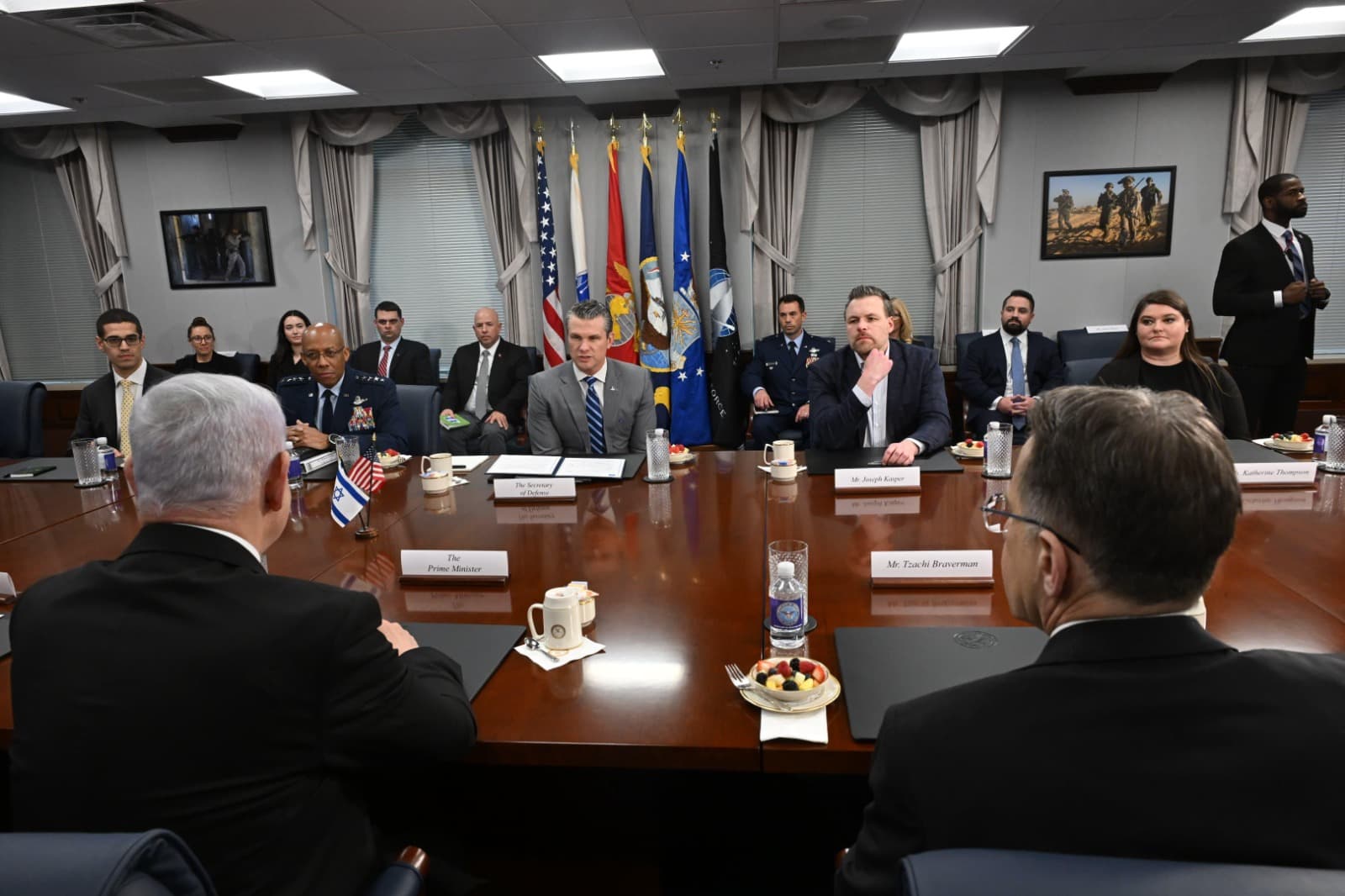 Le Secrétaire d’Etat américain à la Défense promet à Netanyahou: »Nous vous livrerons toutes les armes qui étaient bloquées »