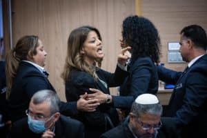 Débats agités à la Knesset autour du sort d'Ami'haï Chikli