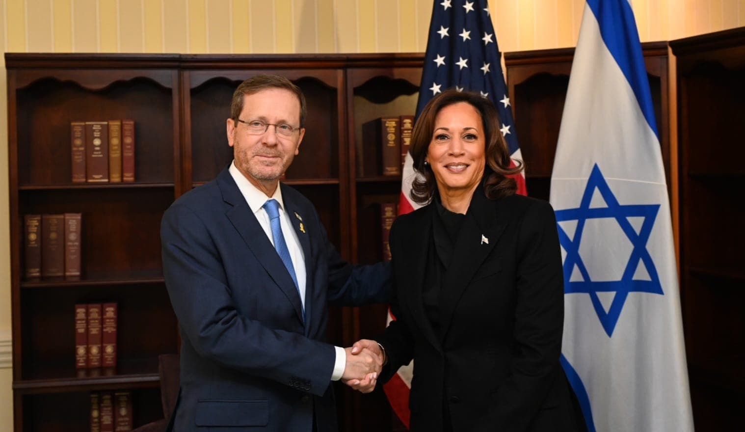 Conférence de Münich sur la sécurité: Herzog présente un ouvrage antisémite trouvé dans une maison à Gaza