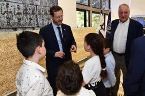 Une matsa de 6 mètres de long