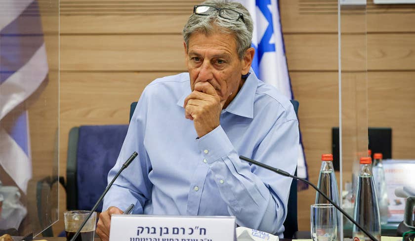 Commission des Affaires étrangères et de la Défense : l'assistante réintégrée