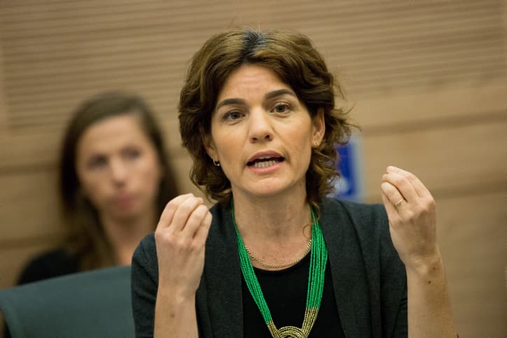 Cérémonie symbolique devant la résidence de Tamar Sandberg