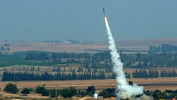 Salve sur le sud: une roquette tombe à Ashdod. Un blessé grave, trois légers