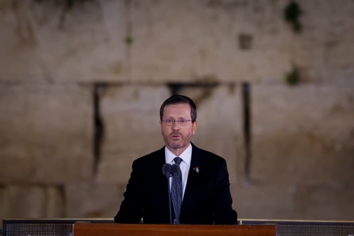 Discours poignants du Président et du Chef d'Etat-major