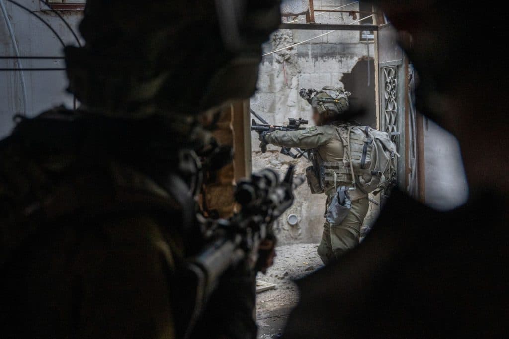 Tsahal mène un raid dans un complexe appartenant à Sinouar